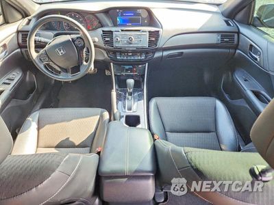 Zdjęcie 8 z 12 samochodu: 2017 HONDA ACCORD SPORT VIN:1HGCR2F54HA178194 - miniatura
