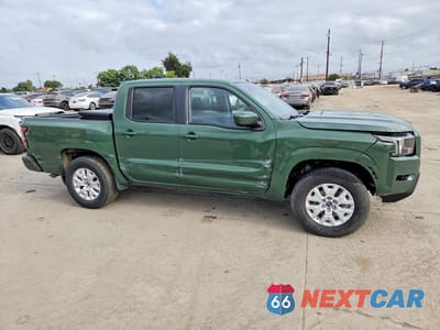 Czwarte zdjęcie samochodu z boku: 2023 NISSAN FRONTIER SV VIN:1N6ED1EJ6PN608925 - miniatura