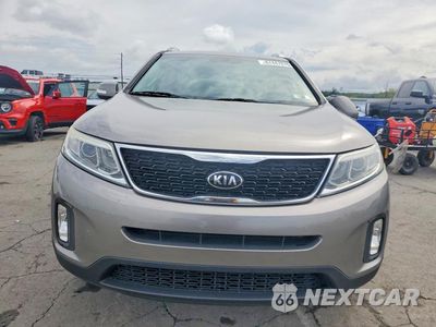 Piąte zdjęcie samochodu w środku: 2015 KIA SORENTO LX VIN:5XYKTCA6XFG636917 - miniatura