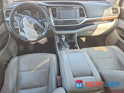 Zdjęcie 8 z 13 samochodu: 2016 TOYOTA HIGHLANDER LIMITED PLATINUM VIN:5TDDKRFH5GS300783 - miniatura