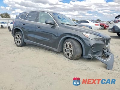 Czwarte zdjęcie samochodu z boku: 2023 BMW X1 XDRIVE28I VIN:WBX73EF04P5W82181 - miniatura