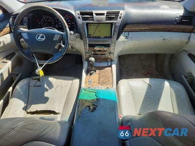 Zdjęcie 8 z 12 samochodu: 2008 LEXUS LS 460 VIN:JTHBL46F485066132 - miniatura