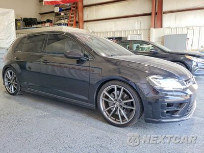 Czwarte zdjęcie samochodu z boku: 2017 VOLKSWAGEN GOLF R VIN:WVWWF7AUXHW118312 - miniatura