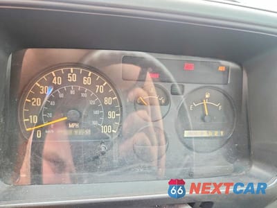Zdjęcie 9 z 12 samochodu: 2004 ISUZU NPR HD BOX TRUCK VIN:4KLB4B1U64J802658 - miniatura