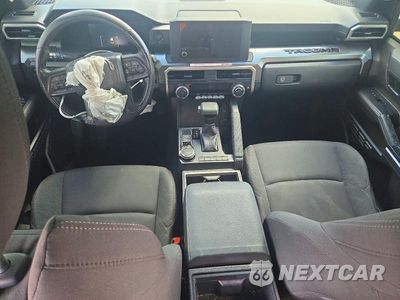 Zdjęcie 8 z 12 samochodu: 2025 TOYOTA TACOMA SR5 VIN:3TMLB5JNXSM109077 - miniatura