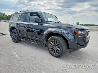 Czwarte zdjęcie samochodu z boku: 2027 TOYOTA LAND CRUISER BASE VIN:JTEABFAJ4VK077244 - miniatura