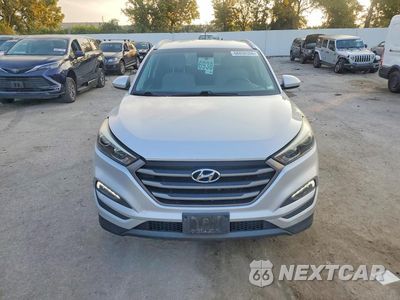 Piąte zdjęcie samochodu w środku: 2016 HYUNDAI TUCSON SE VIN:KM8J33A42GU092466 - miniatura