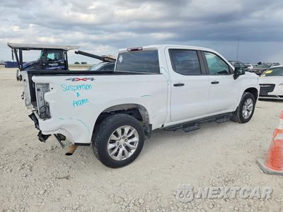 Trzecie zdjęcie samochodu z tyłu: 2022 CHEVROLET SILVERADO K1500 CUSTOM VIN:1GCPDBEK2NZ582291 - miniatura