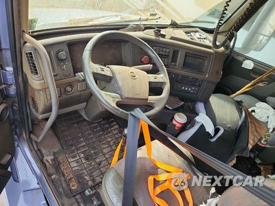 Zdjęcie 8 z 14 samochodu: 2019 VOLVO VNL SEMI TRUCK VIN:4V4NC9EH1KN873444 - miniatura