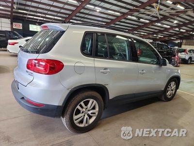 Trzecie zdjęcie samochodu z tyłu: 2015 VOLKSWAGEN TIGUAN S VIN:WVGBV7AX0FW589745 - miniatura