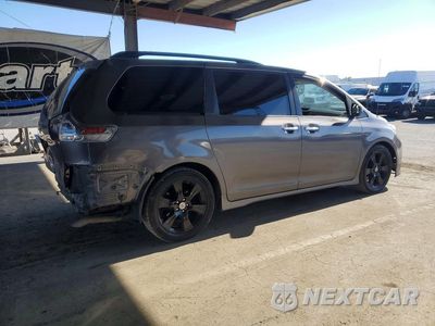 Trzecie zdjęcie samochodu z tyłu: 2013 TOYOTA SIENNA SPORT VIN:5TDXK3DC3DS399634 - miniatura