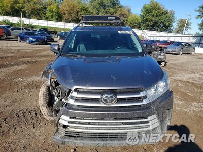 Piąte zdjęcie samochodu w środku: 2019 TOYOTA HIGHLANDER XLE VIN:5TDJZRFH9KS993526 - miniatura