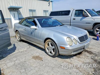 Czwarte zdjęcie samochodu z boku: 2002 MERCEDES-BENZ CLK 430 VIN:WDBLK70G02T107367 - miniatura