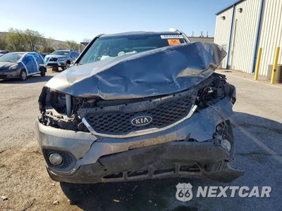 Piąte zdjęcie samochodu w środku: 2011 KIA SORENTO LX VIN:5XYKT3A18BG041854 - miniatura
