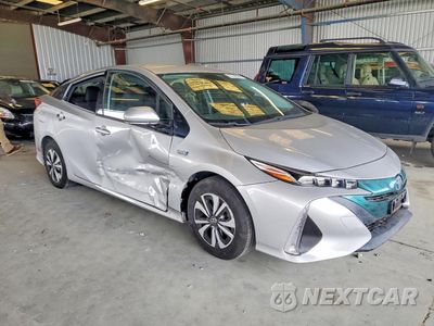 Czwarte zdjęcie samochodu z boku: 2017 TOYOTA PRIUS PRIME PLUS VIN:JTDKARFP8H3008596 - miniatura