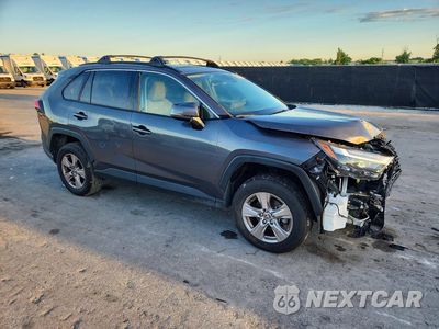 Czwarte zdjęcie samochodu z boku: 2023 TOYOTA RAV4 XLE VIN:2T3W1RFV1PW252585 - miniatura