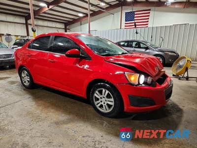 Czwarte zdjęcie samochodu z boku: 2014 CHEVROLET SONIC LT VIN:1G1JC5SH9E4235565 - miniatura