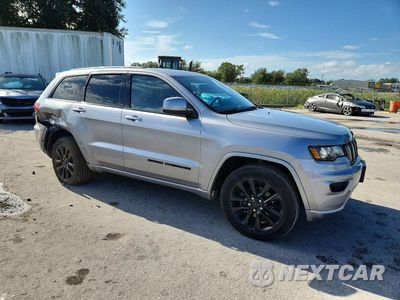 Czwarte zdjęcie samochodu z boku: 2018 JEEP GRAND CHEROKEE LAREDO VIN:1C4RJFAG6JC407730 - miniatura