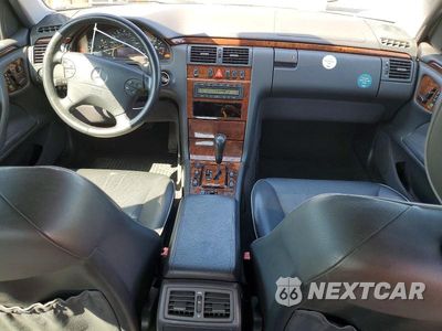 Zdjęcie 8 z 12 samochodu: 2000 MERCEDES-BENZ E 320 VIN:WDBJF65G1YA966874 - miniatura