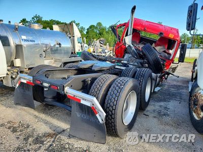 Trzecie zdjęcie samochodu z tyłu: 2016 VOLVO VNL SEMI TRUCK VIN:4V4NC9EHXGN959309 - miniatura
