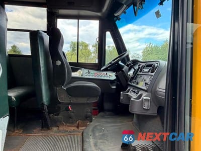 Piąte zdjęcie samochodu w środku: 2015 FREIGHTLINER CHASSIS B2B VIN:4UZABRDU4FCFW9648 - miniatura