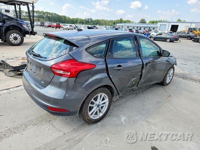 Trzecie zdjęcie samochodu z tyłu: 2017 FORD FOCUS SE VIN:1FADP3K22HL289248 - miniatura