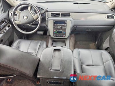 Zdjęcie 8 z 13 samochodu: 2011 CHEVROLET SUBURBAN K1500 LT VIN:1GNSKJE38BR278503 - miniatura