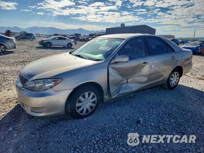 2005 TOYOTA CAMRY LE 4T1BE32K75U086073 - główne zdjęcie licytacji z USA - miniatura