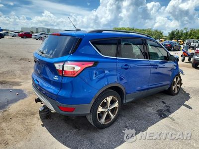 Trzecie zdjęcie samochodu z tyłu: 2017 FORD ESCAPE SE VIN:1FMCU0G99HUE34116 - miniatura