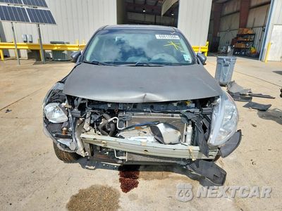 Piąte zdjęcie samochodu w środku: 2019 NISSAN VERSA SV VIN:3N1CN7AP9KL838443 - miniatura