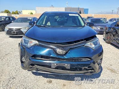 Piąte zdjęcie samochodu w środku: 2018 TOYOTA RAV4 XLE VIN:JTMWFREV9JJ174033 - miniatura