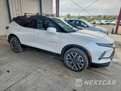 Czwarte zdjęcie samochodu z boku: 2023 CHEVROLET BLAZER RS VIN:3GNKBKRSXPS219870 - miniatura