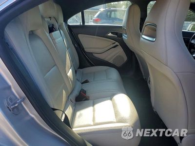 Zdjęcie 10 z 12 samochodu: 2015 MERCEDES-BENZ CLA 250 VIN:WDDSJ4EB0FN249133 - miniatura