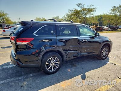 Trzecie zdjęcie samochodu z tyłu: 2018 TOYOTA HIGHLANDER XLE VIN:5TDJZRFH7JS893276 - miniatura