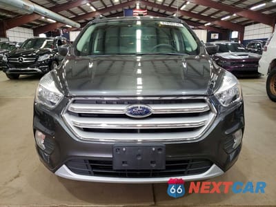 Piąte zdjęcie samochodu w środku: 2018 FORD ESCAPE SE VIN:1FMCU9GD2JUD40013 - miniatura