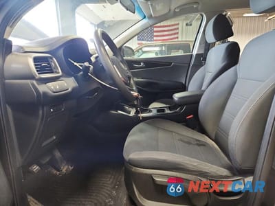 Zdjęcie 7 z 13 samochodu: 2020 KIA SORENTO LX VIN:5XYPGDA32LG657875 - miniatura