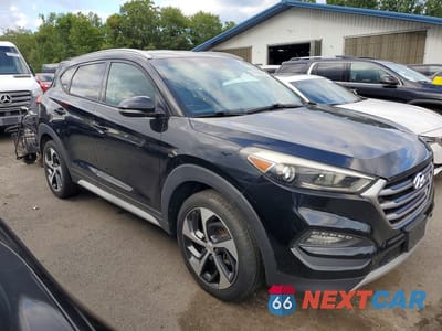 Czwarte zdjęcie samochodu z boku: 2017 HYUNDAI TUCSON SPORT VIN:KM8J3CA22HU502618 - miniatura