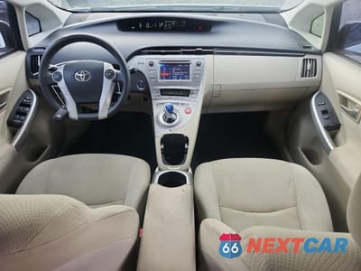 Zdjęcie 8 z 12 samochodu: 2013 TOYOTA PRIUS THREE VIN:JTDKN3DU7D1685932 - miniatura