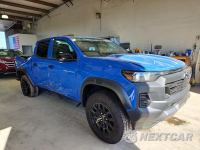 Czwarte zdjęcie samochodu z boku: 2026 CHEVROLET COLORADO TRAIL BOSS VIN:1GCPTEEK3T1146288 - miniatura
