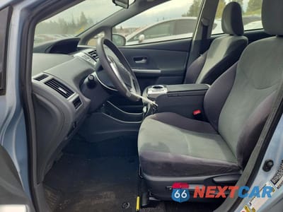 Zdjęcie 7 z 13 samochodu: 2013 TOYOTA PRIUS V TWO VIN:JTDZN3EU6D3275107 - miniatura