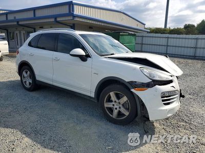 Czwarte zdjęcie samochodu z boku: 2013 PORSCHE CAYENNE VIN:WP1AF2A22DLA40114 - miniatura