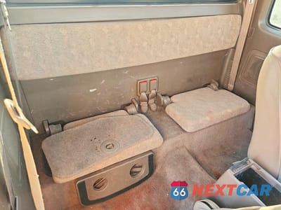 Zdjęcie 10 z 13 samochodu: 2000 TOYOTA TACOMA BASE VIN:5TEVL52N8YZ716756 - miniatura
