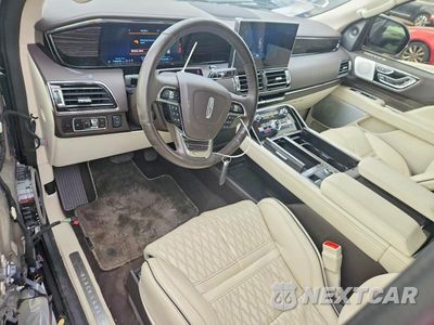 Zdjęcie 8 z 12 samochodu: 2024 LINCOLN NAVIGATOR BLACK LABEL VIN:5LMJJ2TG1REL12181 - miniatura