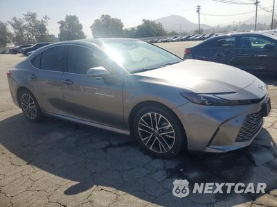 Czwarte zdjęcie samochodu z boku: 2025 TOYOTA CAMRY XLE VIN:4T1DBADK1SU517022 - miniatura