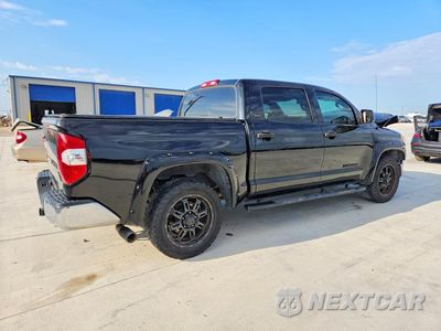 Trzecie zdjęcie samochodu z tyłu: 2017 TOYOTA TUNDRA CREWMAX SR5 VIN:5TFEM5F14HX114786 - miniatura