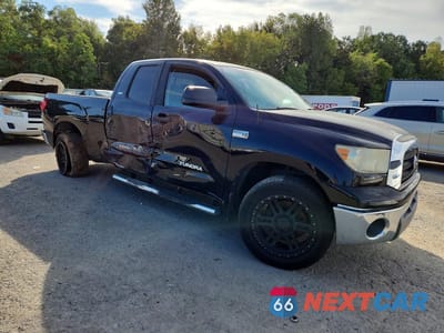 Czwarte zdjęcie samochodu z boku: 2008 TOYOTA TUNDRA SR5 VIN:5TFRV54198X062055 - miniatura