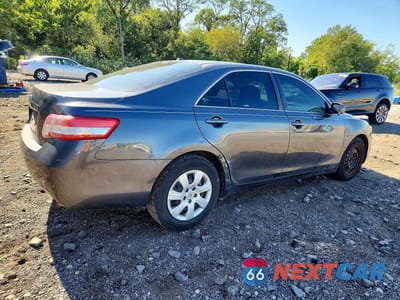 Trzecie zdjęcie samochodu z tyłu: 2010 TOYOTA CAMRY VIN:4T1BF3EK4AU022074 - miniatura