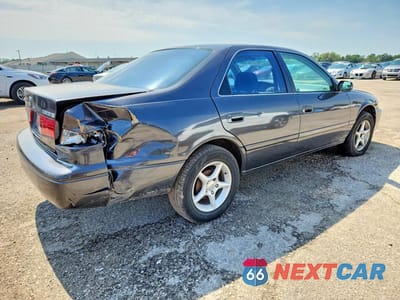 Trzecie zdjęcie samochodu z tyłu: 2000 TOYOTA CAMRY LE VIN:JT2BG22KXY0489610 - miniatura