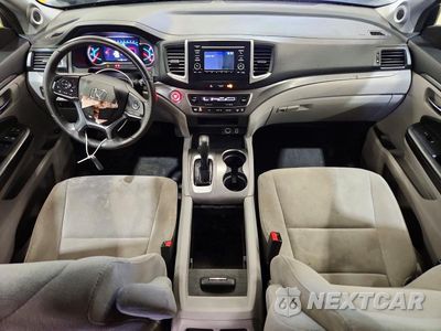 Zdjęcie 8 z 13 samochodu: 2019 HONDA PILOT LX VIN:5FNYF6H11KB020845 - miniatura