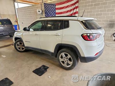 Drugie zdjęcie samochodu z przodu: 2023 JEEP COMPASS LATITUDE VIN:3C4NJDBN5PT561679 - miniatura
